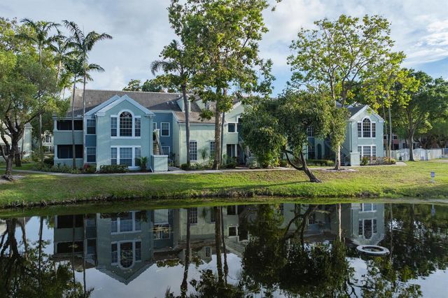 1000 Crystal Way L, Delray Beach, FL 33444
