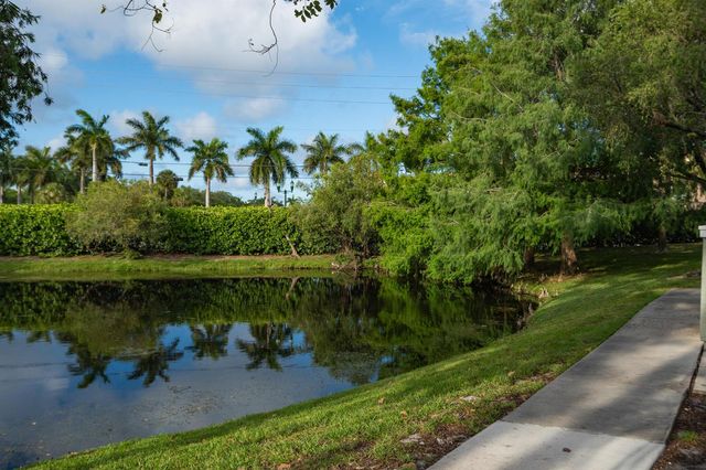 1000 Crystal Way L, Delray Beach, FL 33444