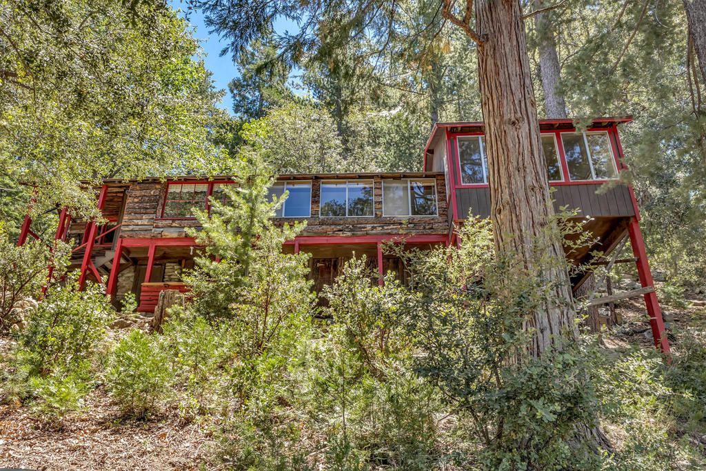 Image 1 of property listing at 52751 Fernland Drive, Idyllwild, CA 92549