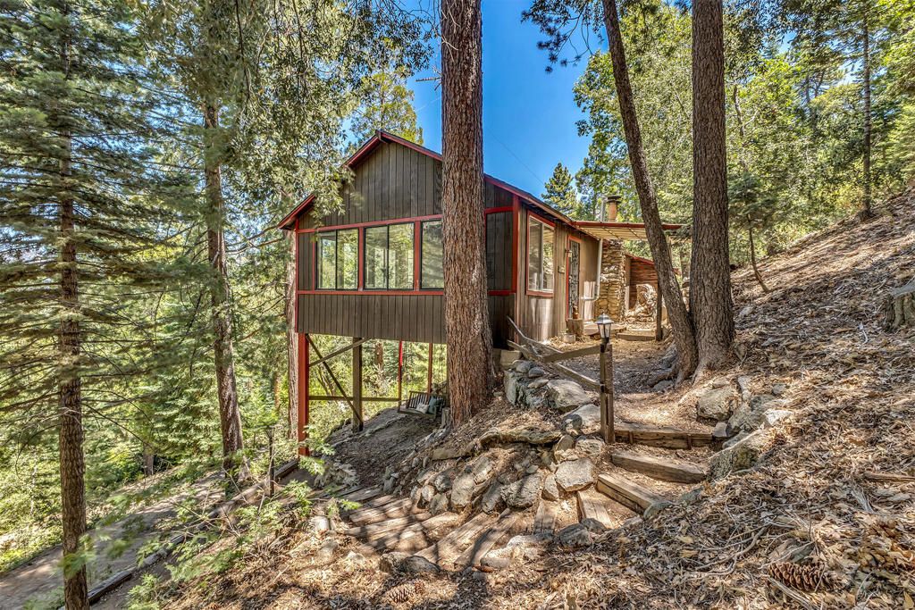 Image 2 of property listing at 52751 Fernland Drive, Idyllwild, CA 92549