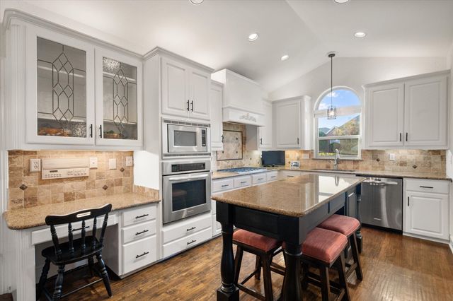 915 Hilton Drive, Mansfield, TX 76063