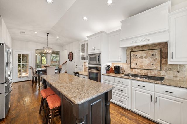 915 Hilton Drive, Mansfield, TX 76063