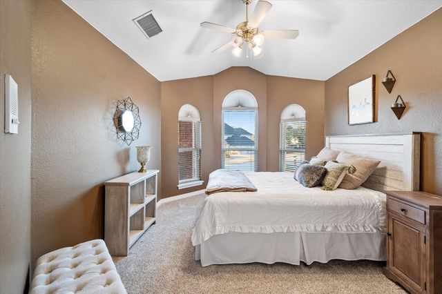 915 Hilton Drive, Mansfield, TX 76063