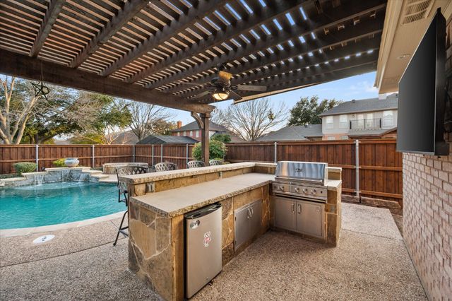 915 Hilton Drive, Mansfield, TX 76063