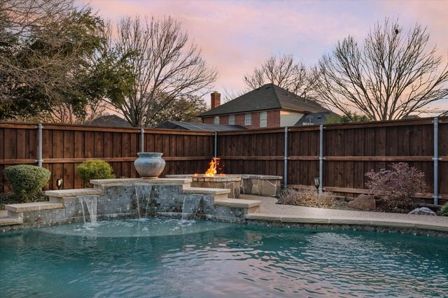 915 Hilton Drive, Mansfield, TX 76063