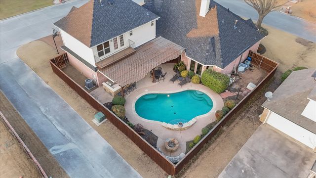 915 Hilton Drive, Mansfield, TX 76063