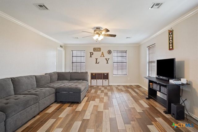 8600 Five Wells Road, Rogers, TX 76569