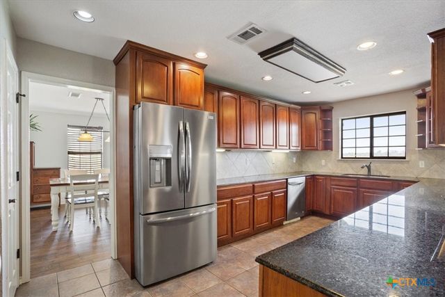 8600 Five Wells Road, Rogers, TX 76569