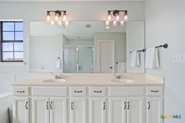 8600 Five Wells Road, Rogers, TX 76569