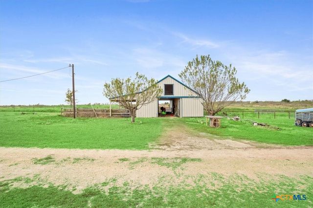 8600 Five Wells Road, Rogers, TX 76569