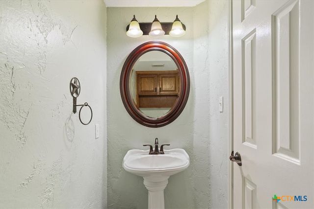 8600 Five Wells Road, Rogers, TX 76569