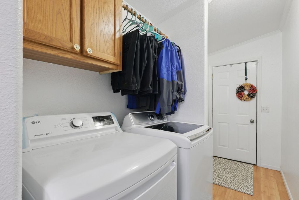 Image 23 of property listing at 8930 Thor Road SW, Albuquerque, NM 87121