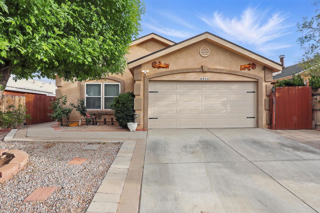 Image 3 of property listing at 8930 Thor Road SW, Albuquerque, NM 87121