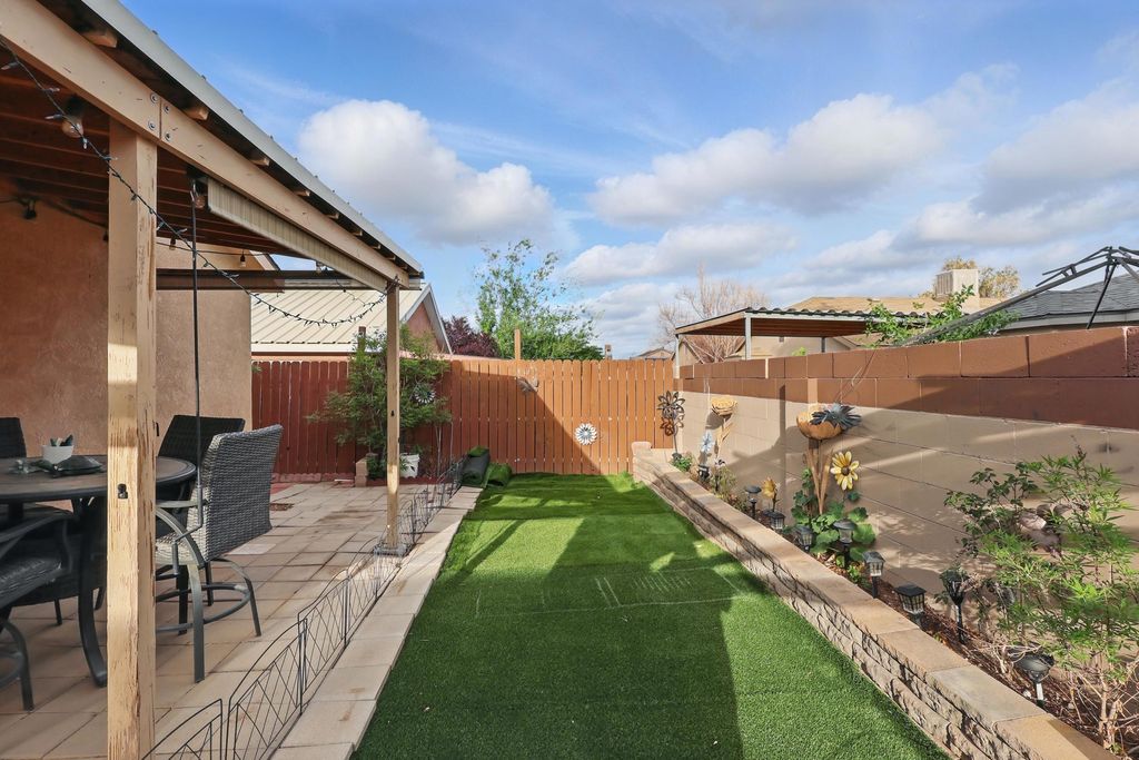 Image 37 of property listing at 8930 Thor Road SW, Albuquerque, NM 87121