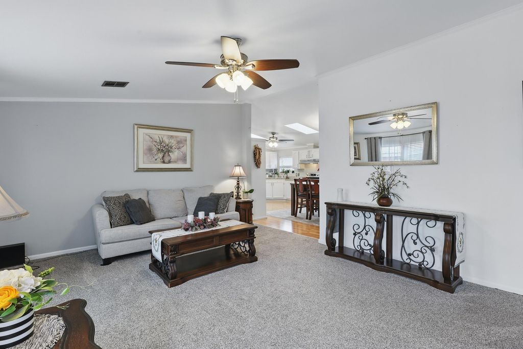 Image 8 of property listing at 8930 Thor Road SW, Albuquerque, NM 87121