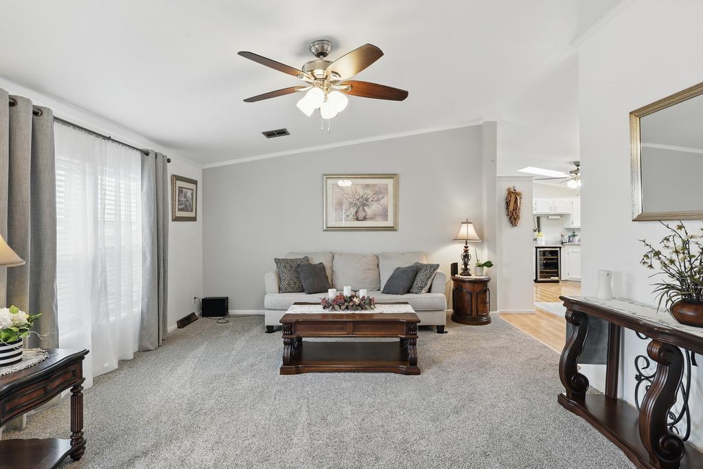 Image 9 of property listing at 8930 Thor Road SW, Albuquerque, NM 87121