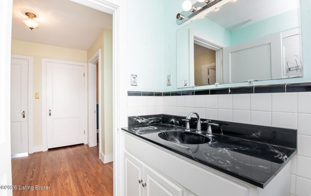 1244 Bourbon Ave, Louisville, KY 40213