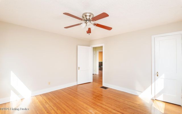 1244 Bourbon Ave, Louisville, KY 40213