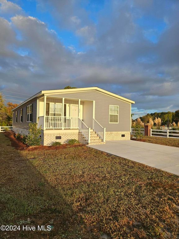 864 Yaupon Drive SW, Calabash, NC 28467