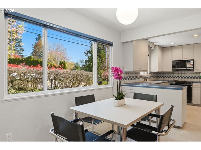 10185 Se WALNUT Dr, Happy Valley, OR 97086