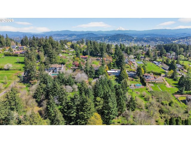 10185 Se WALNUT Dr, Happy Valley, OR 97086