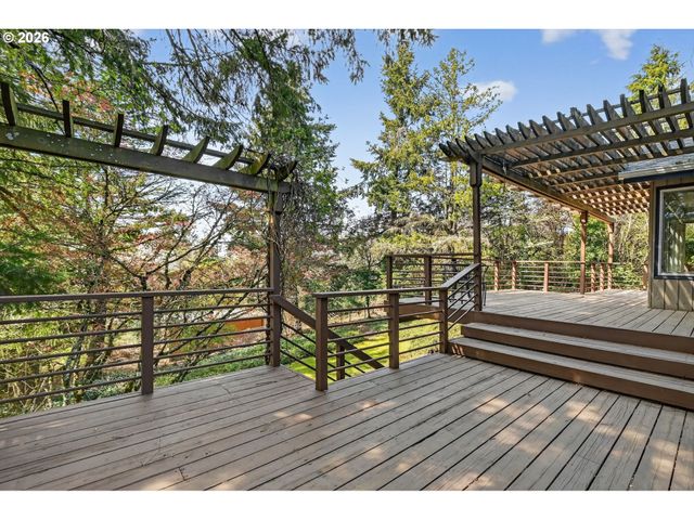 10185 Se WALNUT Dr, Happy Valley, OR 97086