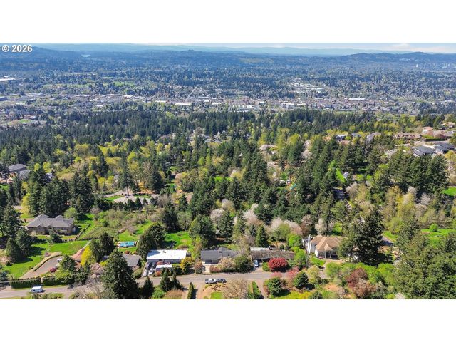 10185 Se WALNUT Dr, Happy Valley, OR 97086