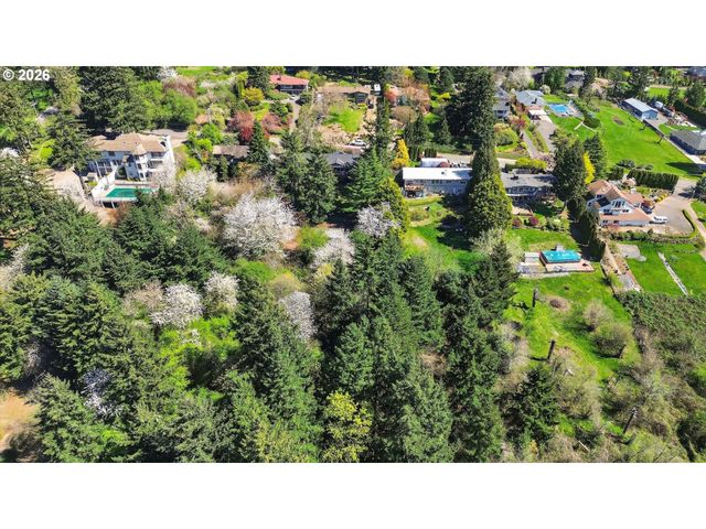 10185 Se WALNUT Dr, Happy Valley, OR 97086