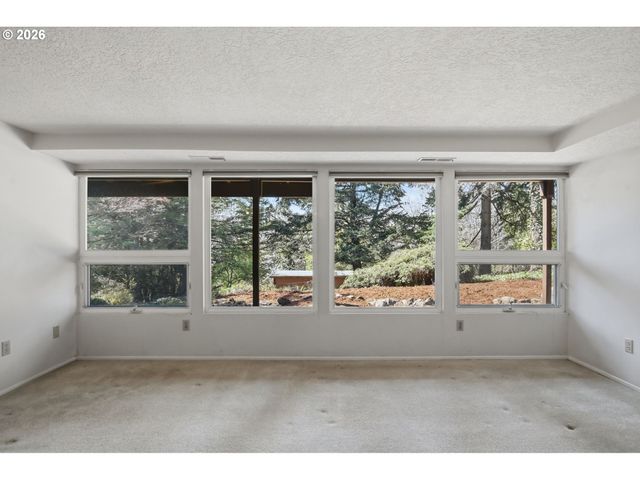 10185 Se WALNUT Dr, Happy Valley, OR 97086