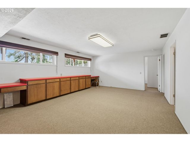 10185 Se WALNUT Dr, Happy Valley, OR 97086