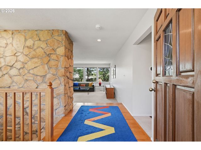 10185 Se WALNUT Dr, Happy Valley, OR 97086