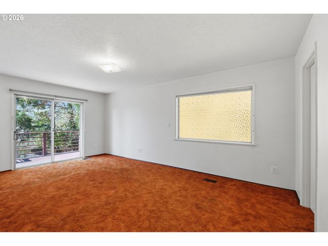 10185 Se WALNUT Dr, Happy Valley, OR 97086