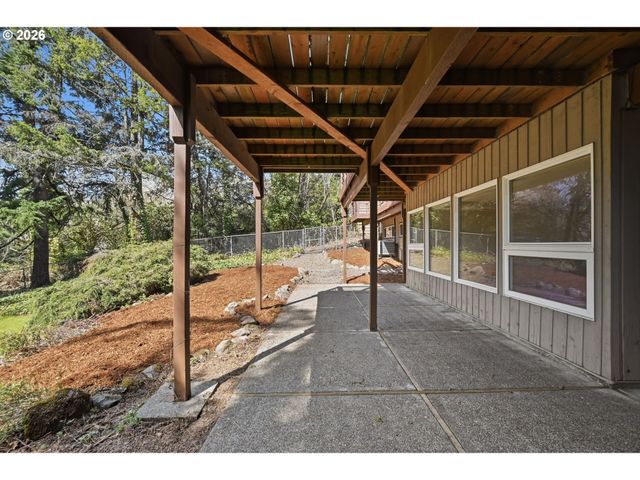 10185 Se WALNUT Dr, Happy Valley, OR 97086