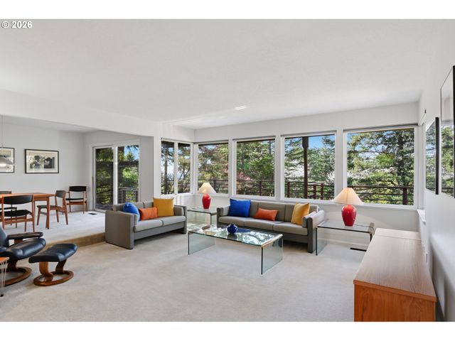 10185 Se WALNUT Dr, Happy Valley, OR 97086