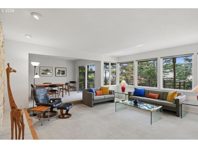 10185 Se WALNUT Dr, Happy Valley, OR 97086