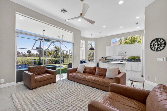 6778 Oakmont Way, West Palm Beach, FL 33412