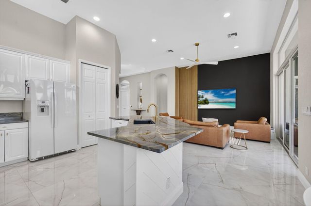 6778 Oakmont Way, West Palm Beach, FL 33412