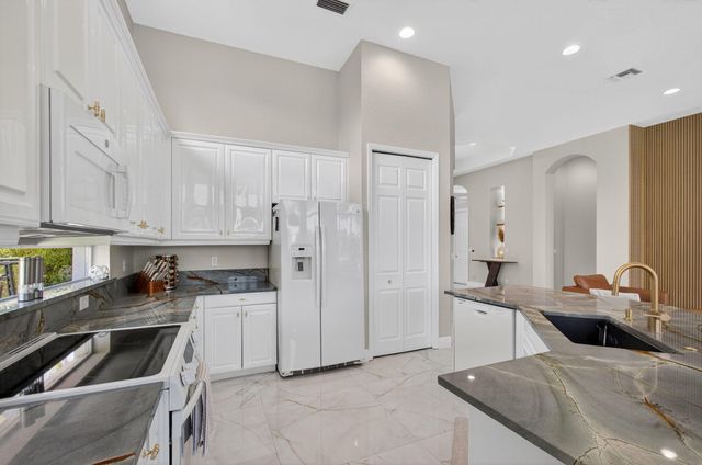 6778 Oakmont Way, West Palm Beach, FL 33412