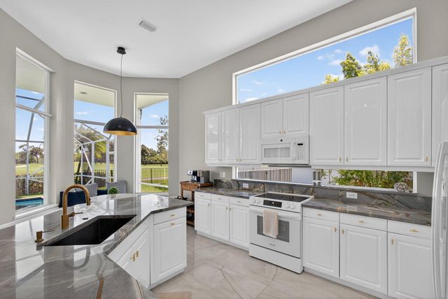 6778 Oakmont Way, West Palm Beach, FL 33412