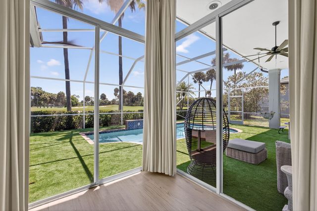 6778 Oakmont Way, West Palm Beach, FL 33412