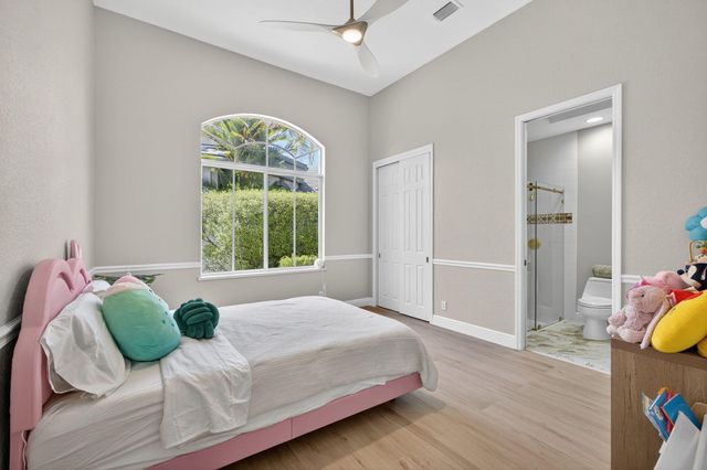 6778 Oakmont Way, West Palm Beach, FL 33412