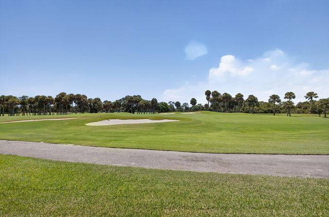 6778 Oakmont Way, West Palm Beach, FL 33412