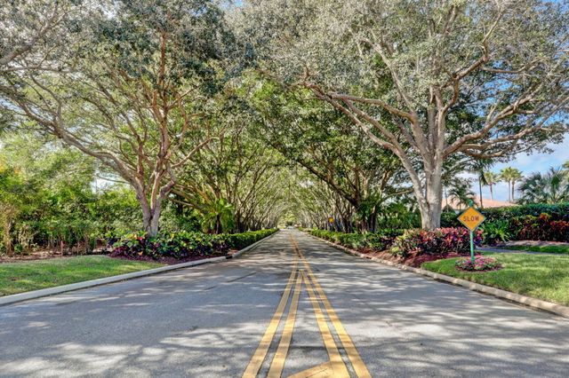 6778 Oakmont Way, West Palm Beach, FL 33412