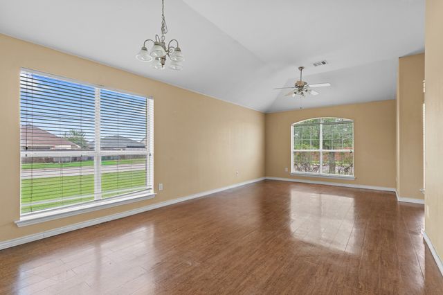 100 Lipan Street, Greenville, TX 75402