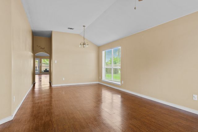 100 Lipan Street, Greenville, TX 75402