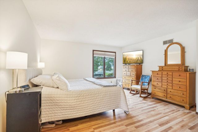 2067 Kings Road, Eagan, MN 55122