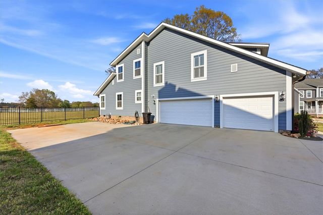 27 Camarillo Court, Pelzer, SC 29669