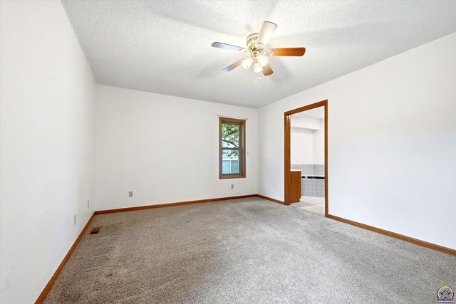 7143 SW 33rd ST, Topeka, KS 66614