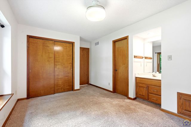 7143 SW 33rd ST, Topeka, KS 66614