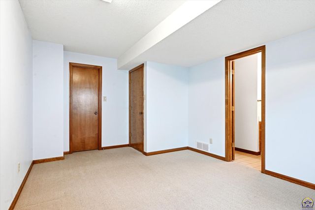 7143 SW 33rd ST, Topeka, KS 66614